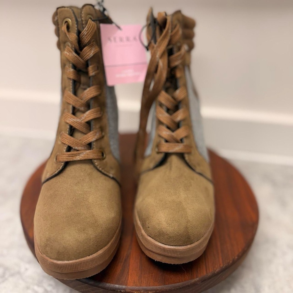 Serra Women's Lace-Up Boots in Brown and Gray